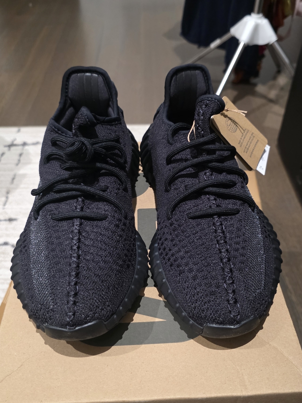 YEEZY 350 Adidas Men's Black Knit Low-Top Sneakers